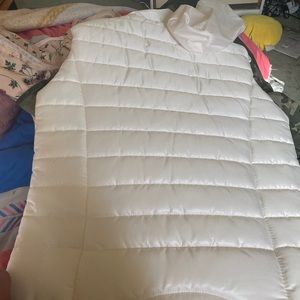 White sleeves puffer jacket
